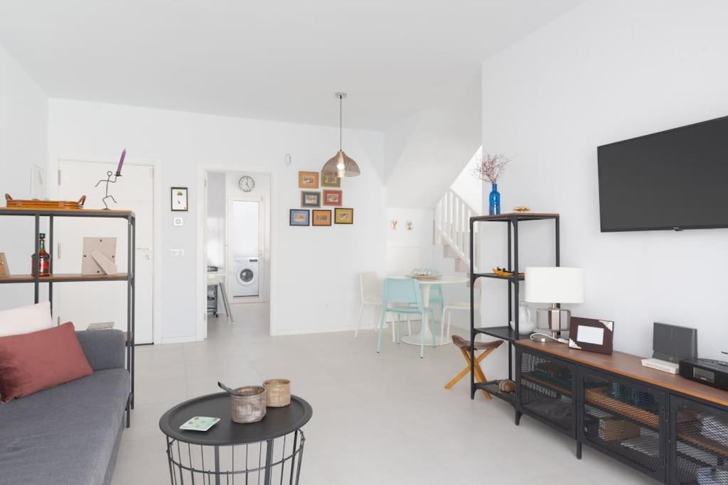 Casa Lolalo - Modern Villa With Pool, 15Min Walk To Marina Rubicon プラヤ・ブランカ エクステリア 写真