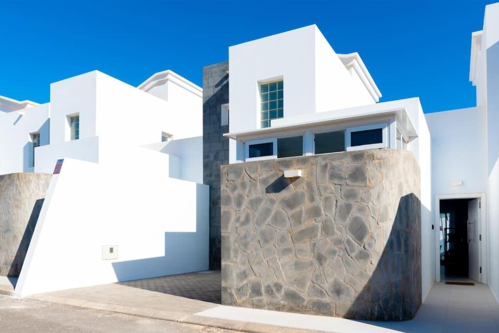 Casa Lolalo - Modern Villa With Pool, 15Min Walk To Marina Rubicon プラヤ・ブランカ エクステリア 写真