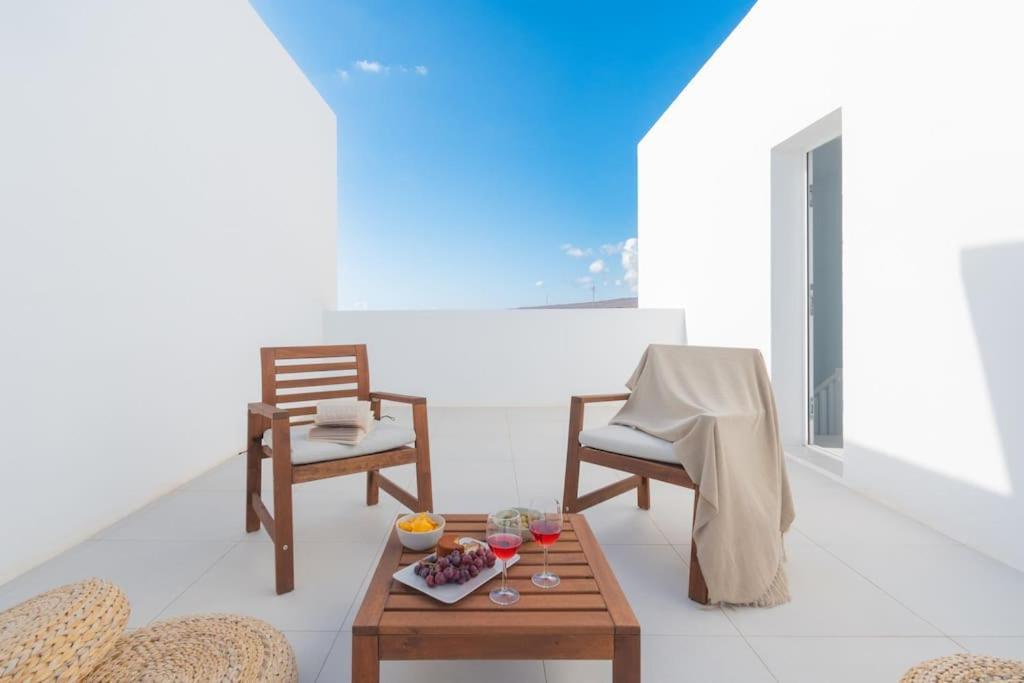 Casa Lolalo - Modern Villa With Pool, 15Min Walk To Marina Rubicon プラヤ・ブランカ エクステリア 写真
