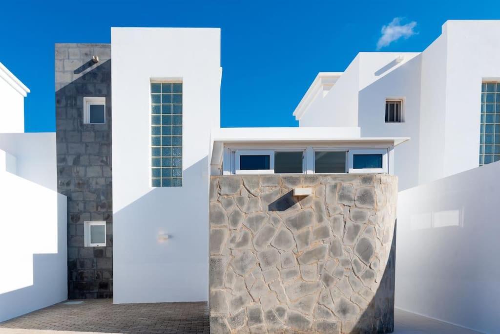 Casa Lolalo - Modern Villa With Pool, 15Min Walk To Marina Rubicon プラヤ・ブランカ エクステリア 写真
